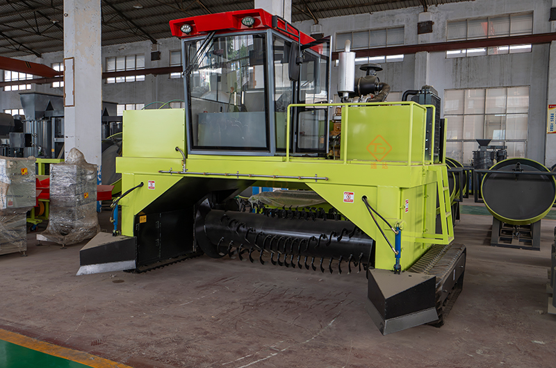 有機(jī)肥履帶式翻拋機(jī) 有機(jī)肥履帶式翻拋機(jī)