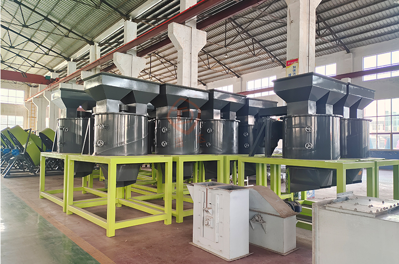 立式粉碎機1.jpg 立式粉碎機1.jpg