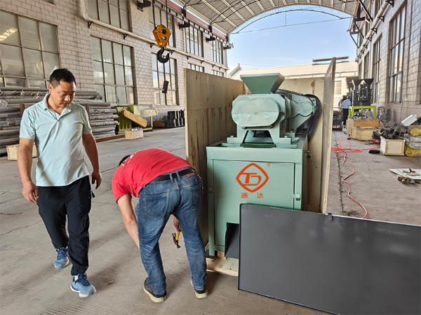 對輥擠壓造粒機發我烏克蘭2.jpg 對輥擠壓造粒機發我烏克蘭2.jpg